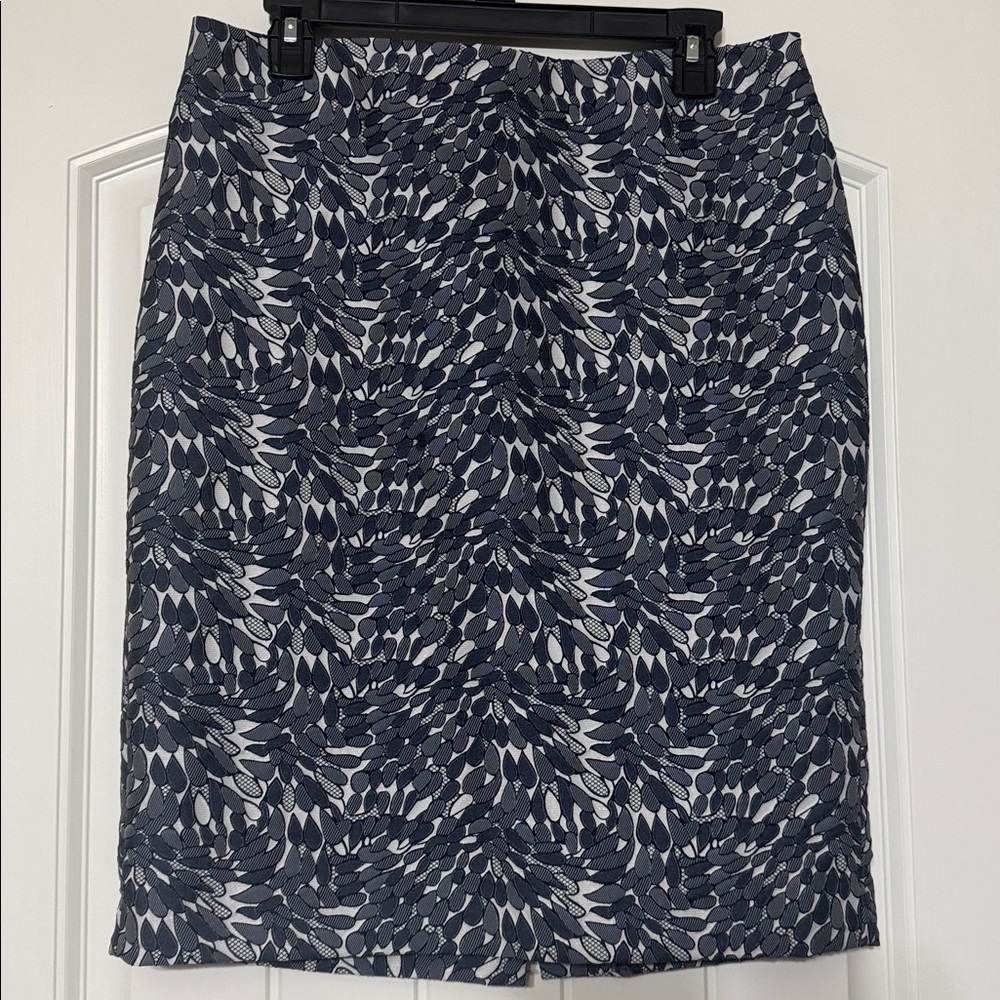 Ann Taylor Blue and White Leaf Pattern Pencil Skirt